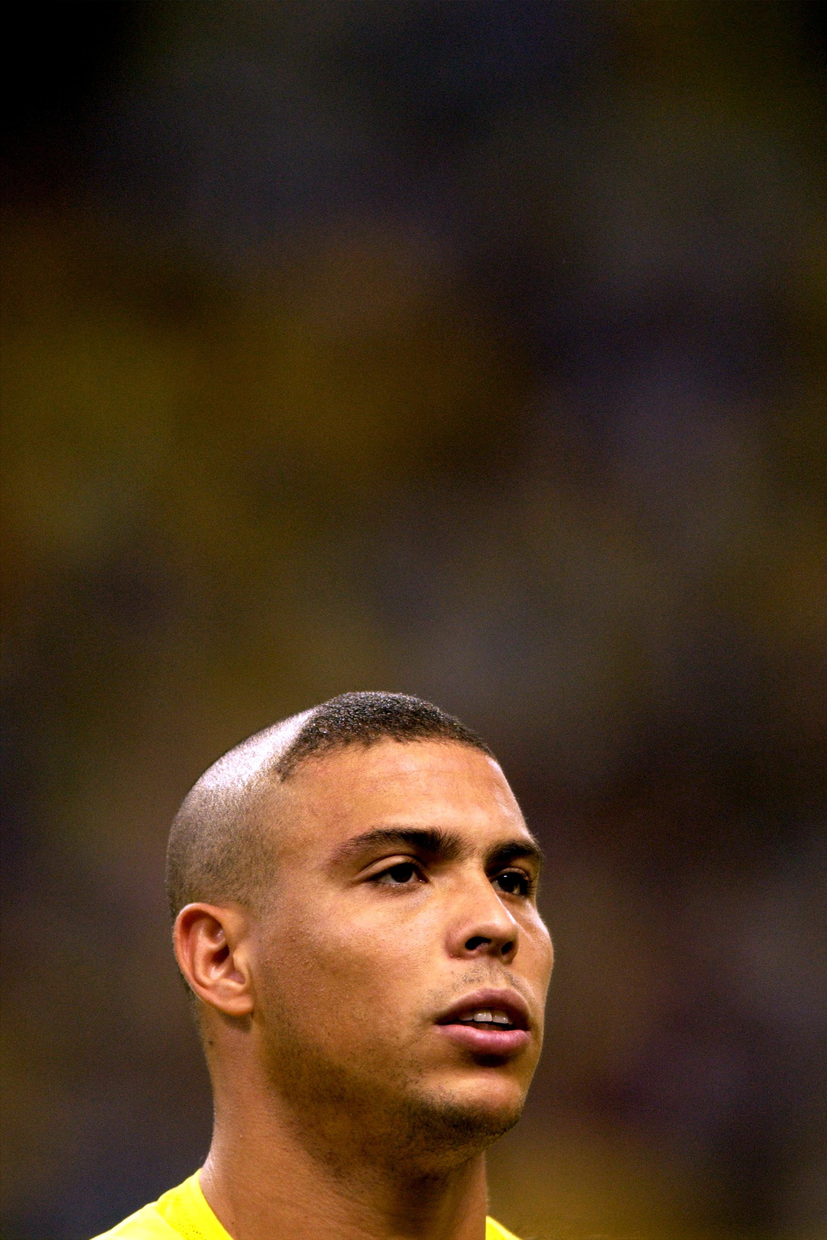 A shot subordinate with a unsocial shaved hairstyle looks guardant during a game, wearing a sports jersey