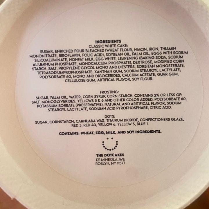 Cake label with ingredient list and allergen warning for wheat, egg, milk, and soy. Contains classic white cake and frosting components