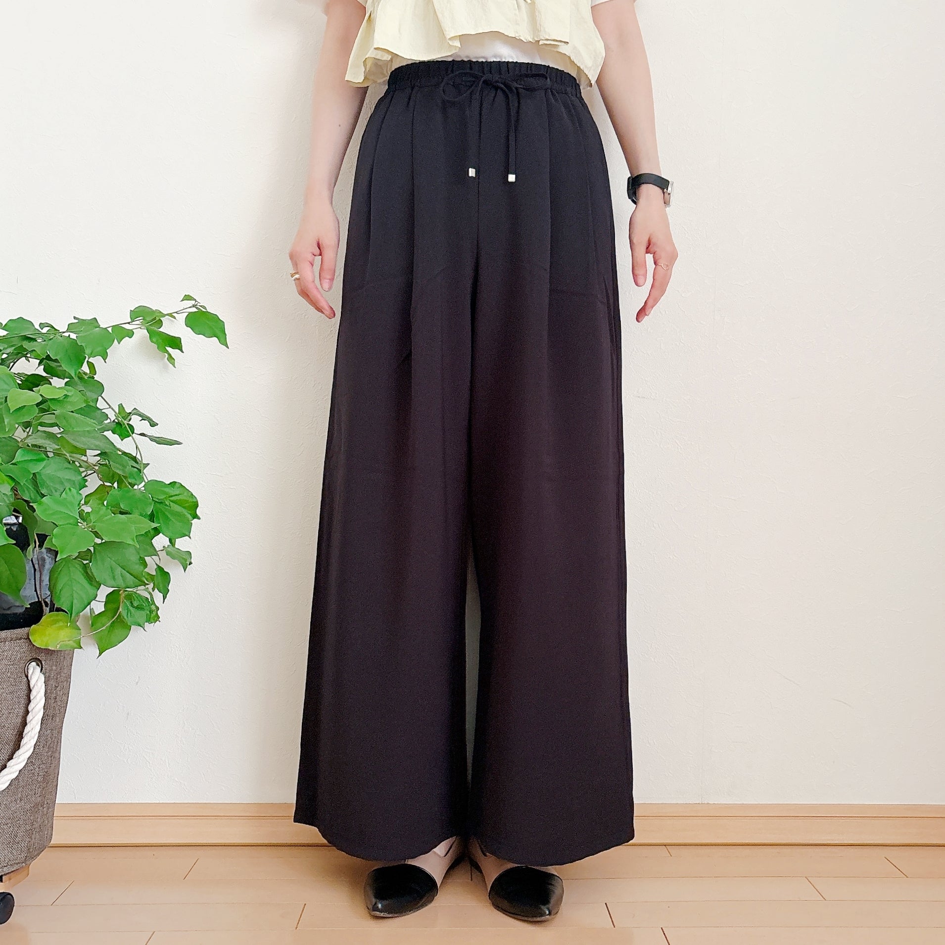 GU（ジーユー）の「ドレープワイドパンツ（丈標準66.0～70.0cm）」身長162cm女性でSサイズを着用。