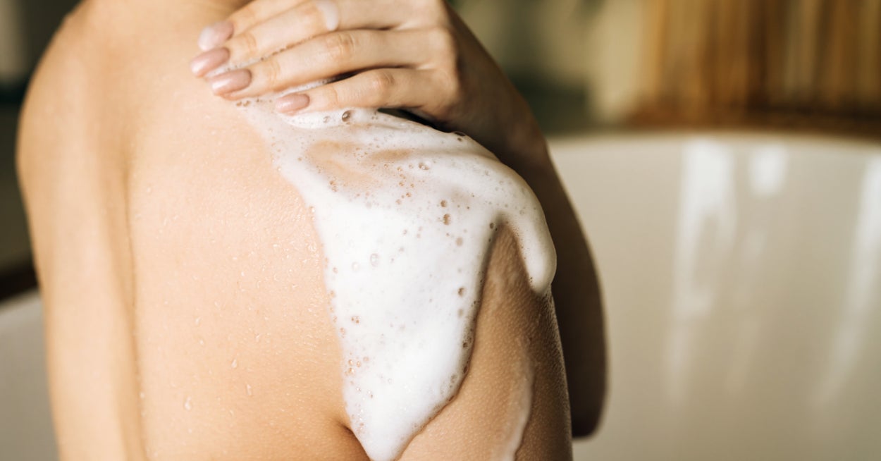 Dermatologists Are Telling Us The Cold, Hard Truth About Using A Washcloth In The Shower, And I For One Am Devastated