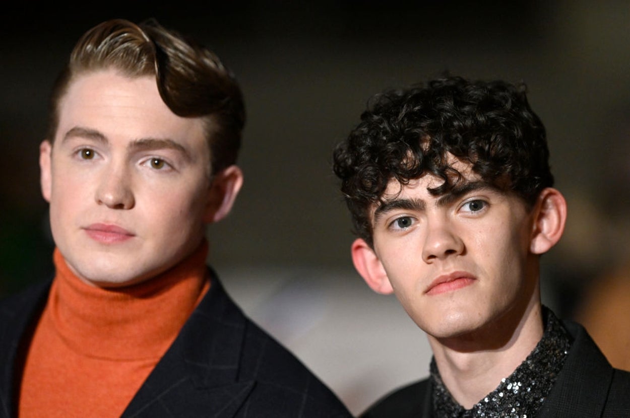 チャーリー役のジョー・ロックと（右）、ニック役のキット・コナーGareth Cattermole / Gareth Cattermole/Getty Images