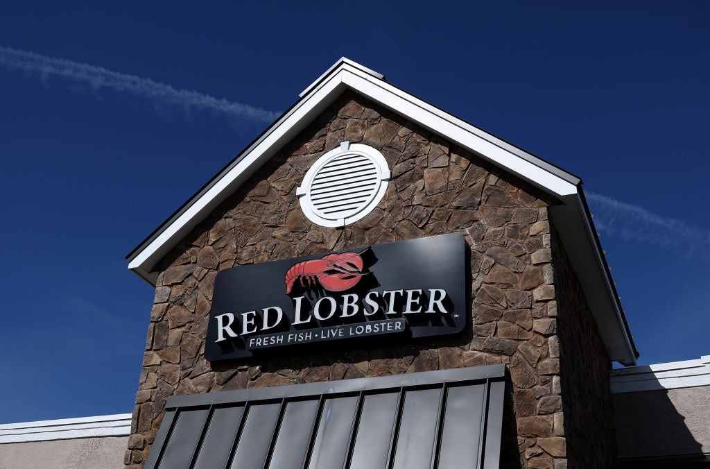 Red Lobster restaurant eksteriør med steinfasade og merkeskilt med hummergrafikk