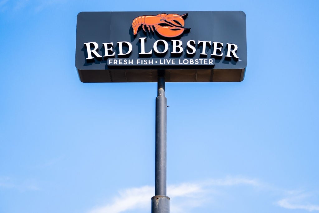 Red Lobster restaurantskilt med hummerlogo, som promoterer