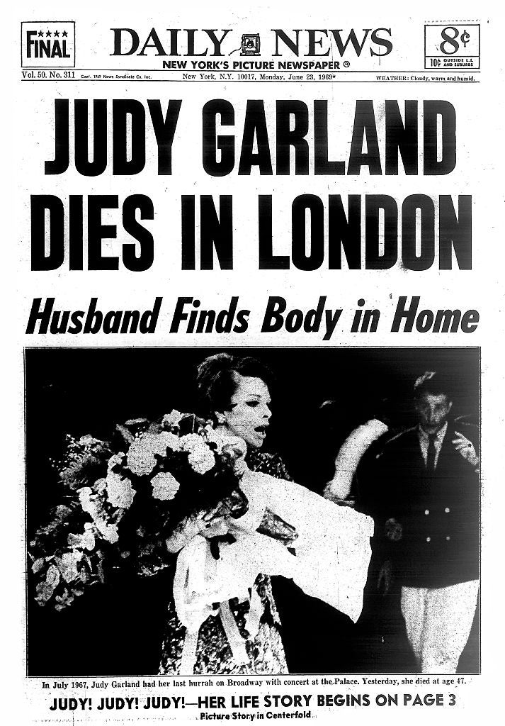 "Judy Garland Dies successful  London." Photo shows Garland holding flowers. Husband recovered  her assemblage  astatine  home