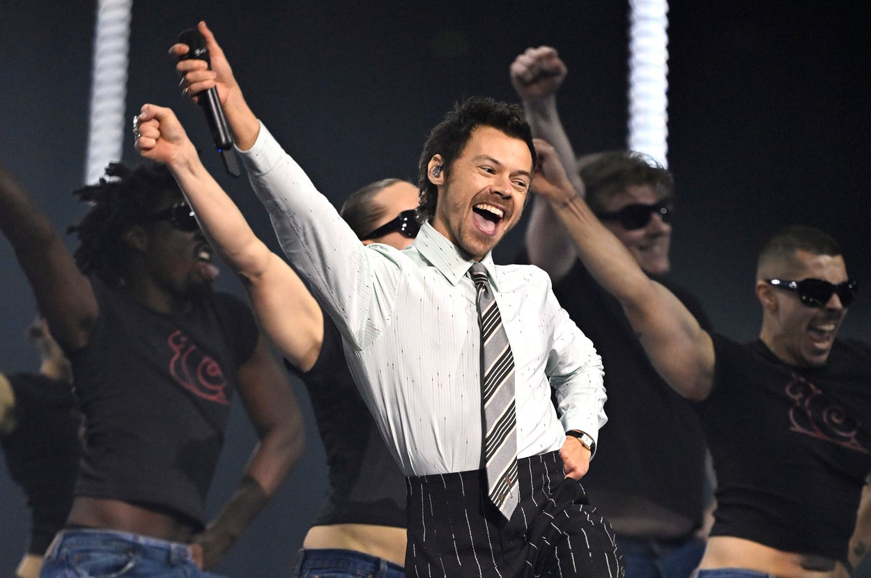 Harry Styles Gig Reactions As Wembley Turns Into A Sauna During UK Heatwave