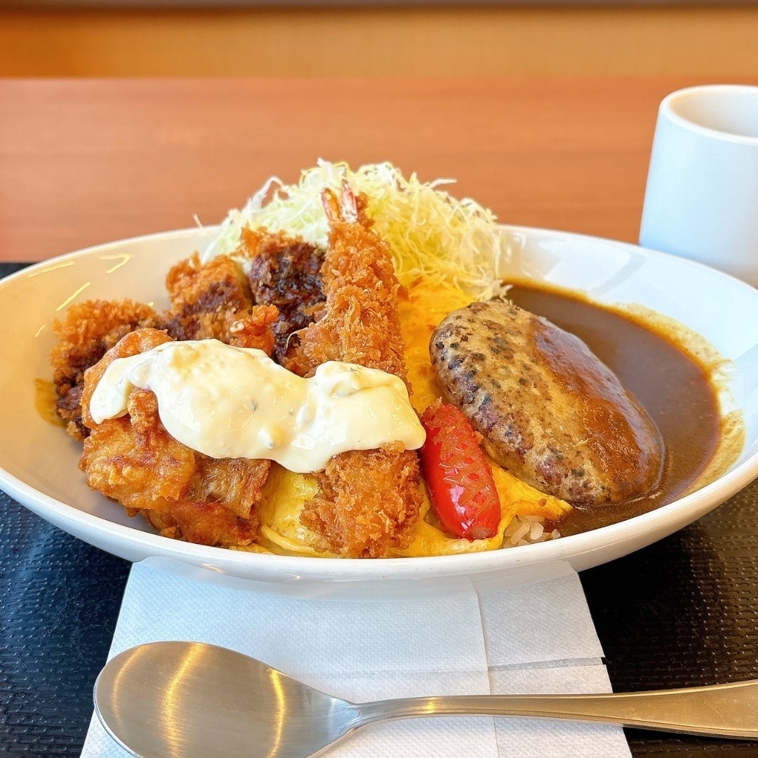 かつや新作の「海鮮三種とロースの醤油カツ」が気になる！3種類の海鮮