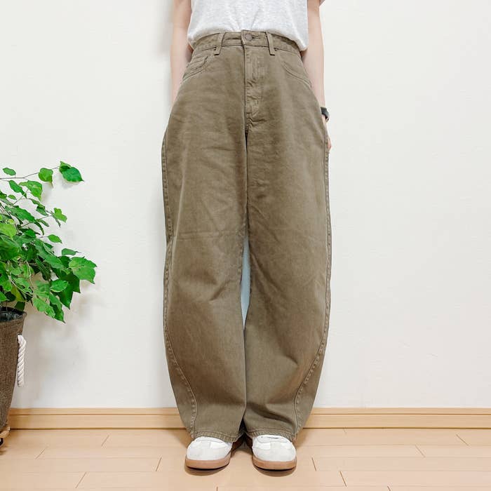 GU（ジーユー）の「3Dバレルジーンズ UL」身長162cm女性でSサイズを着用。