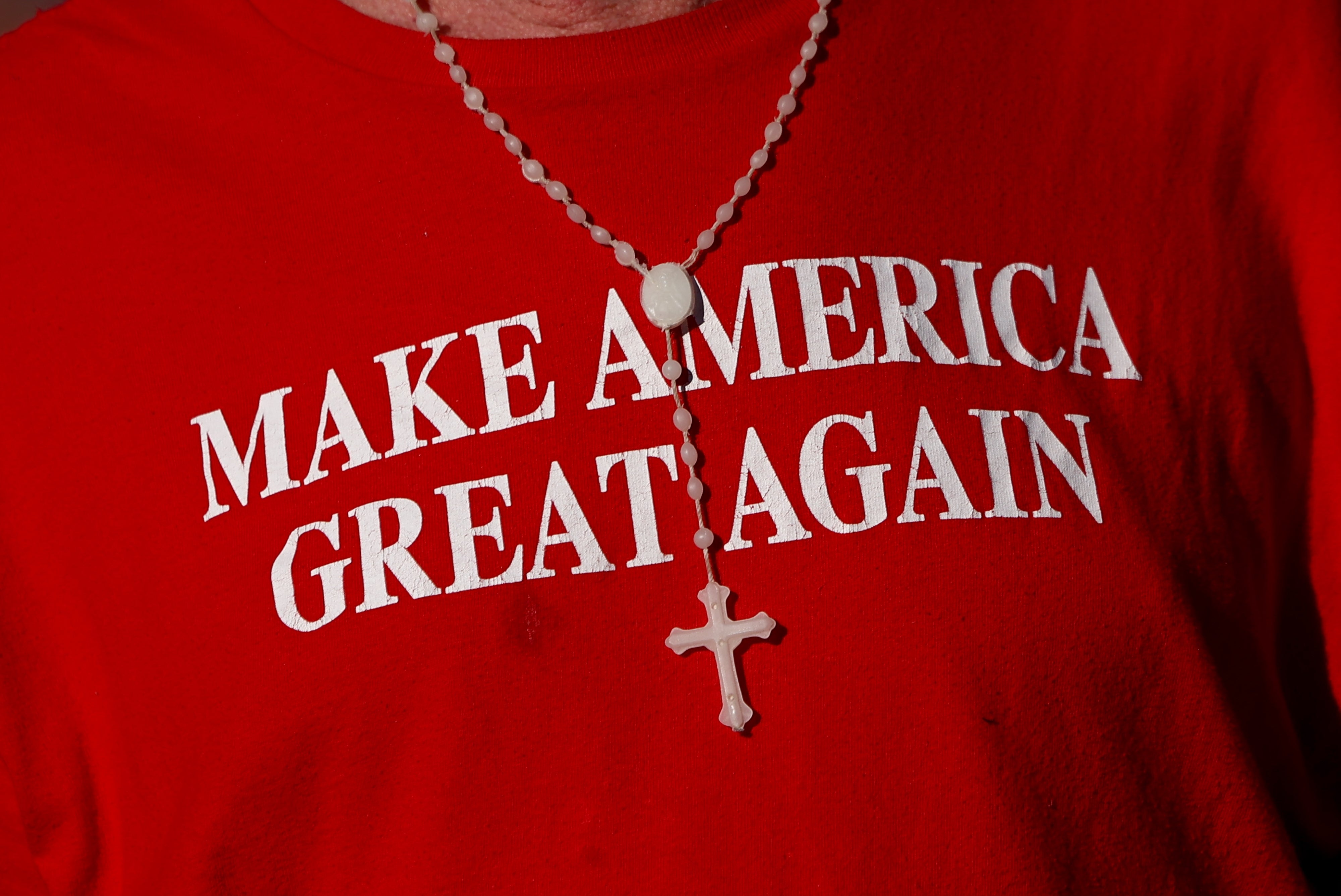 T-shirt with "Make America Great Again" slogan, adorned with a beaded necklace and transverse pendant