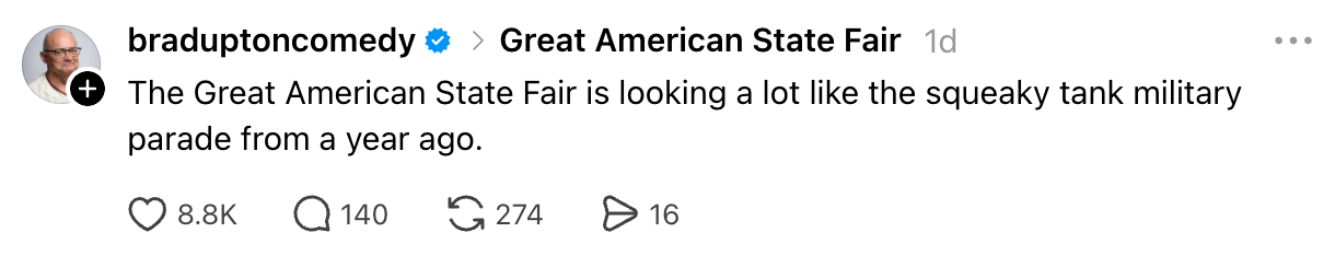 Sosiale medier-innlegg fra bradupton-komedie som sammenligner Great American State Fair med en tidligere militærparade. 8,8K liker, 140 kommentarer, 274 reposter, 16 lagringer
