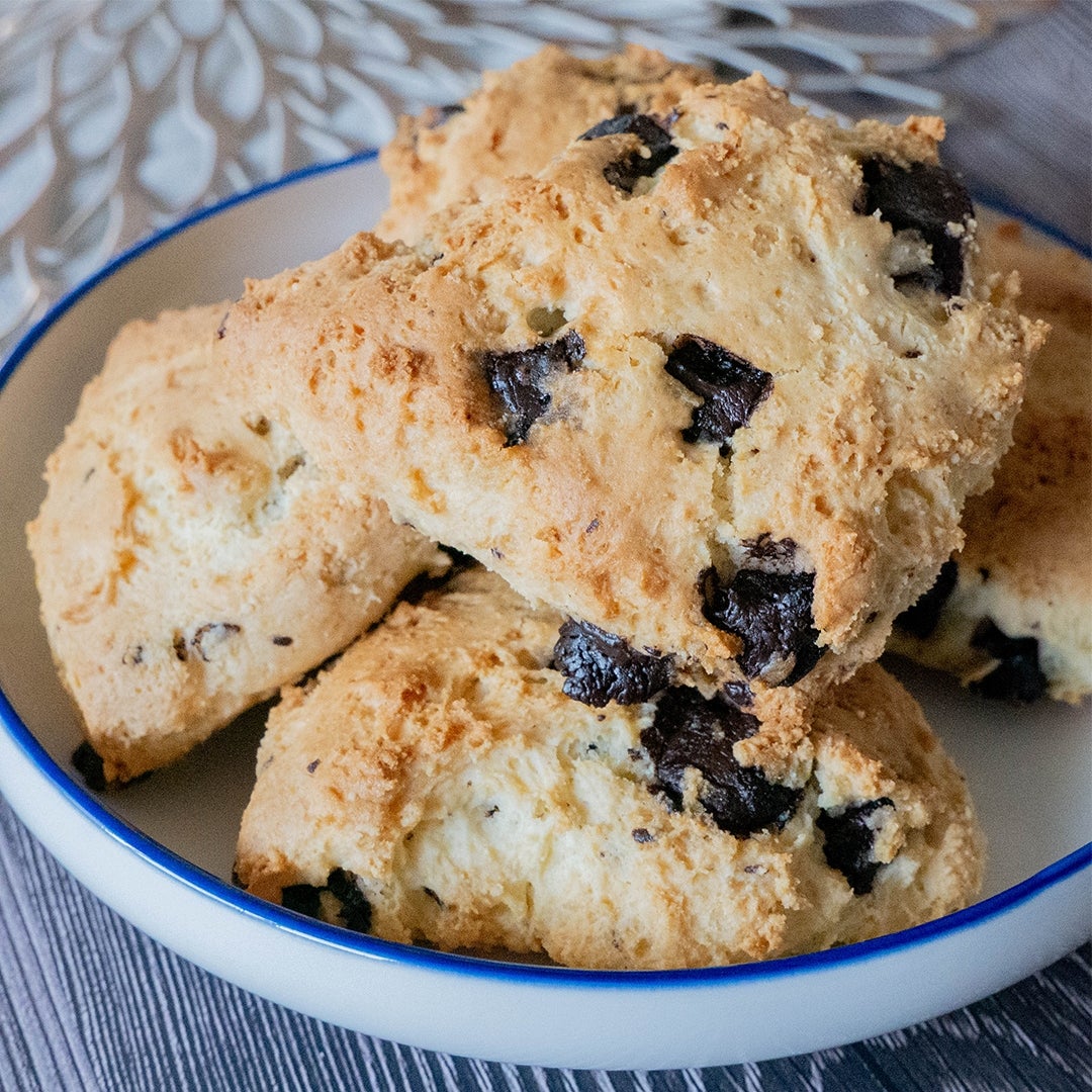 ホットケーキミックスとアイスで！？】材料3つの簡単チョコスコーン