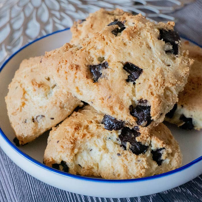 バニラアイスで作るチョコチャンクスコーン。