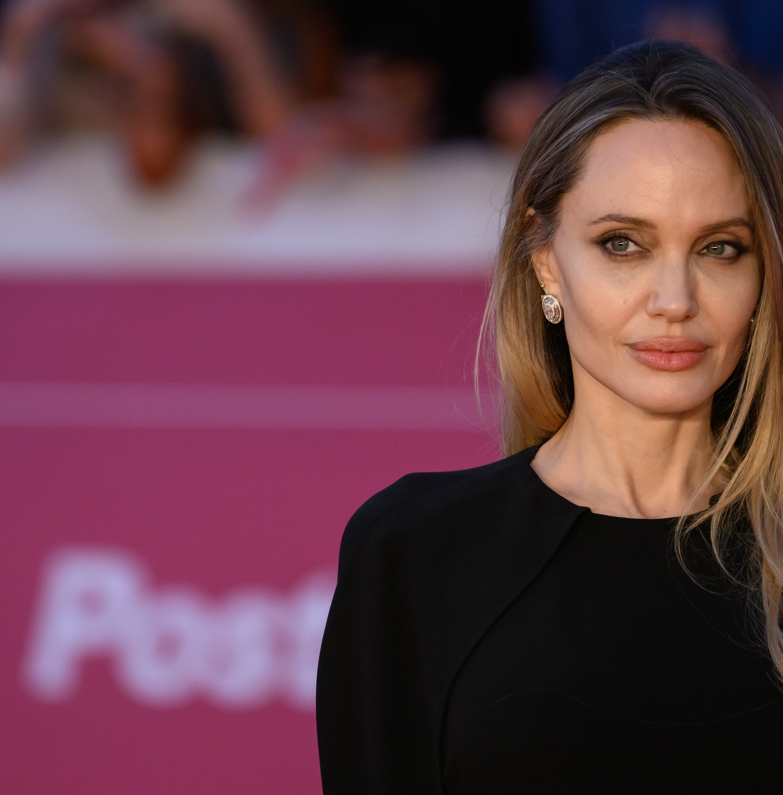 Angelina astatine  a ceremonial  event