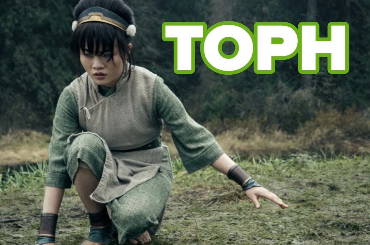 Person dressed as Toph from "Avatar: The Last Airbender" kneels outdoors, hand on the ground