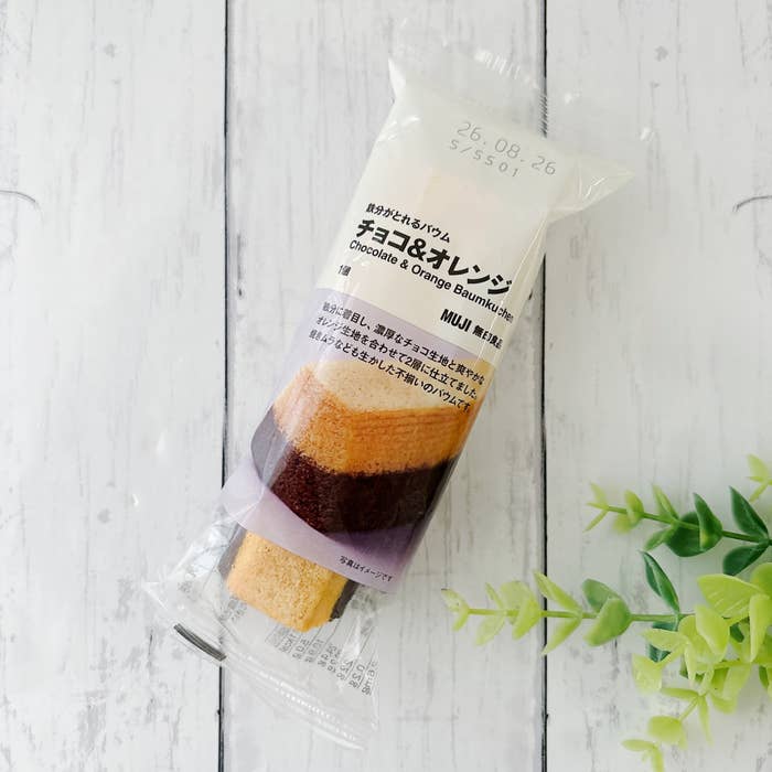 無印良品の「鉄分がとれるバウム チョコ＆オレンジ」パッケージ。