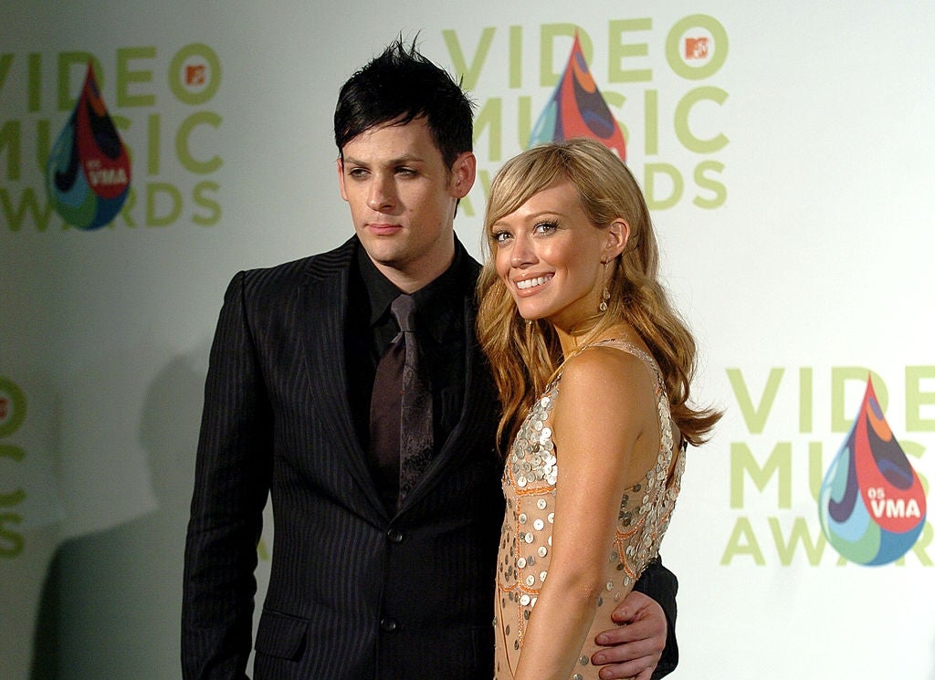 Joel Madden and Hilary Duff pose together at the Video Music Awards