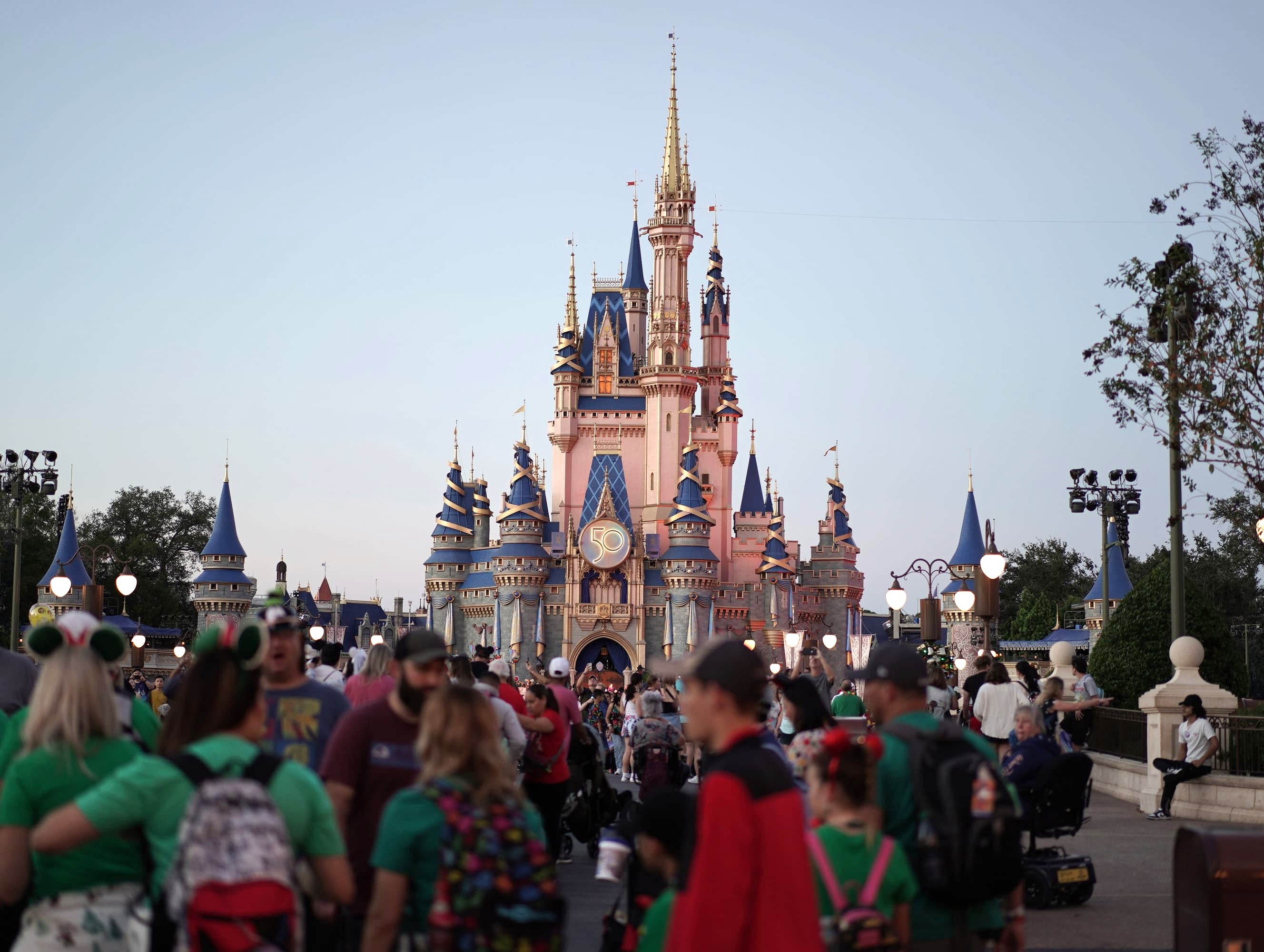 米フロリダ州の「ディズニー・ワールド・リゾート」のテーマパークの一つ「マジックキングダム」＝2022年11月29日撮影 / 時事