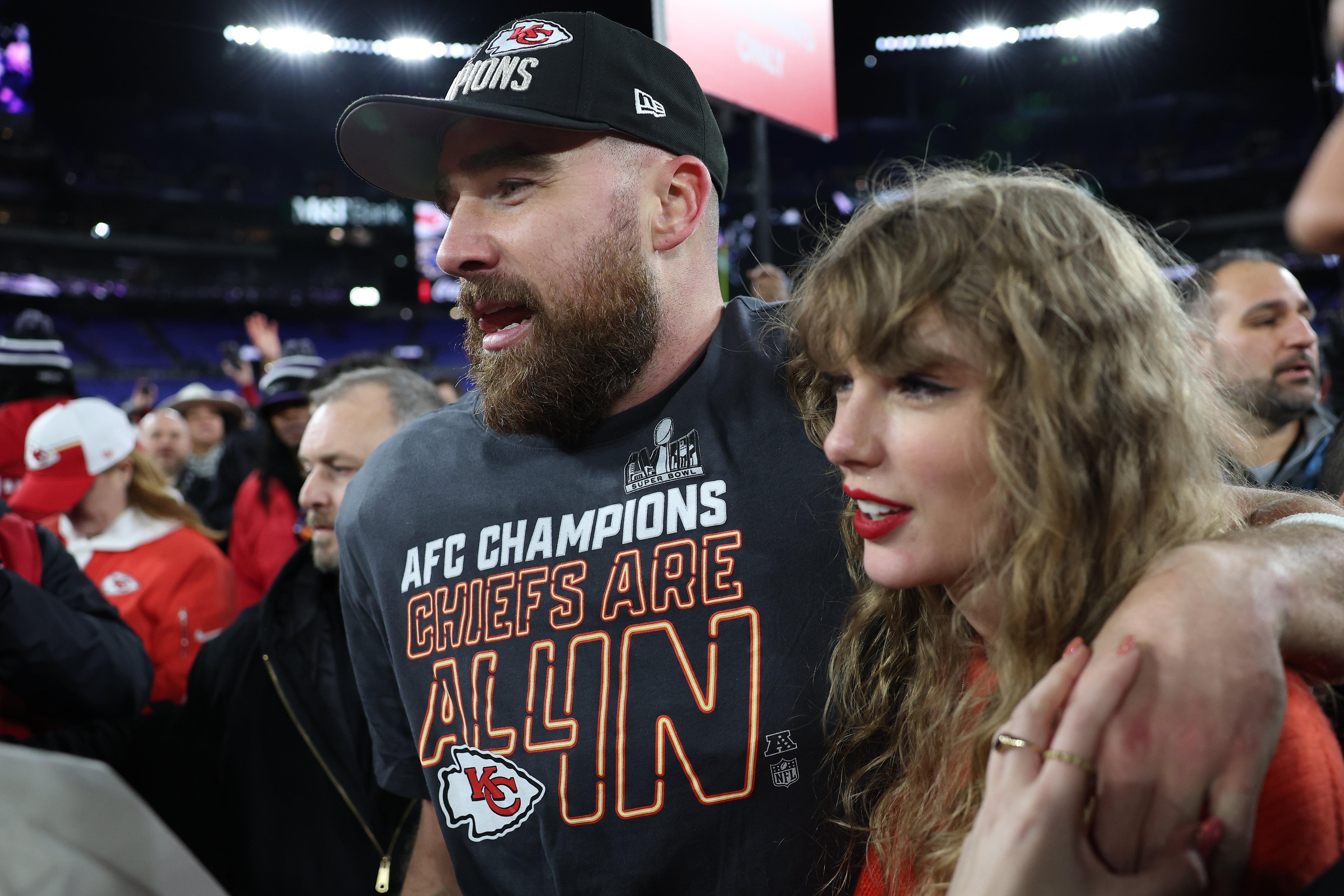 Travis Kelce with an limb astir Taylor Swift's enarthrosis astatine a shot game