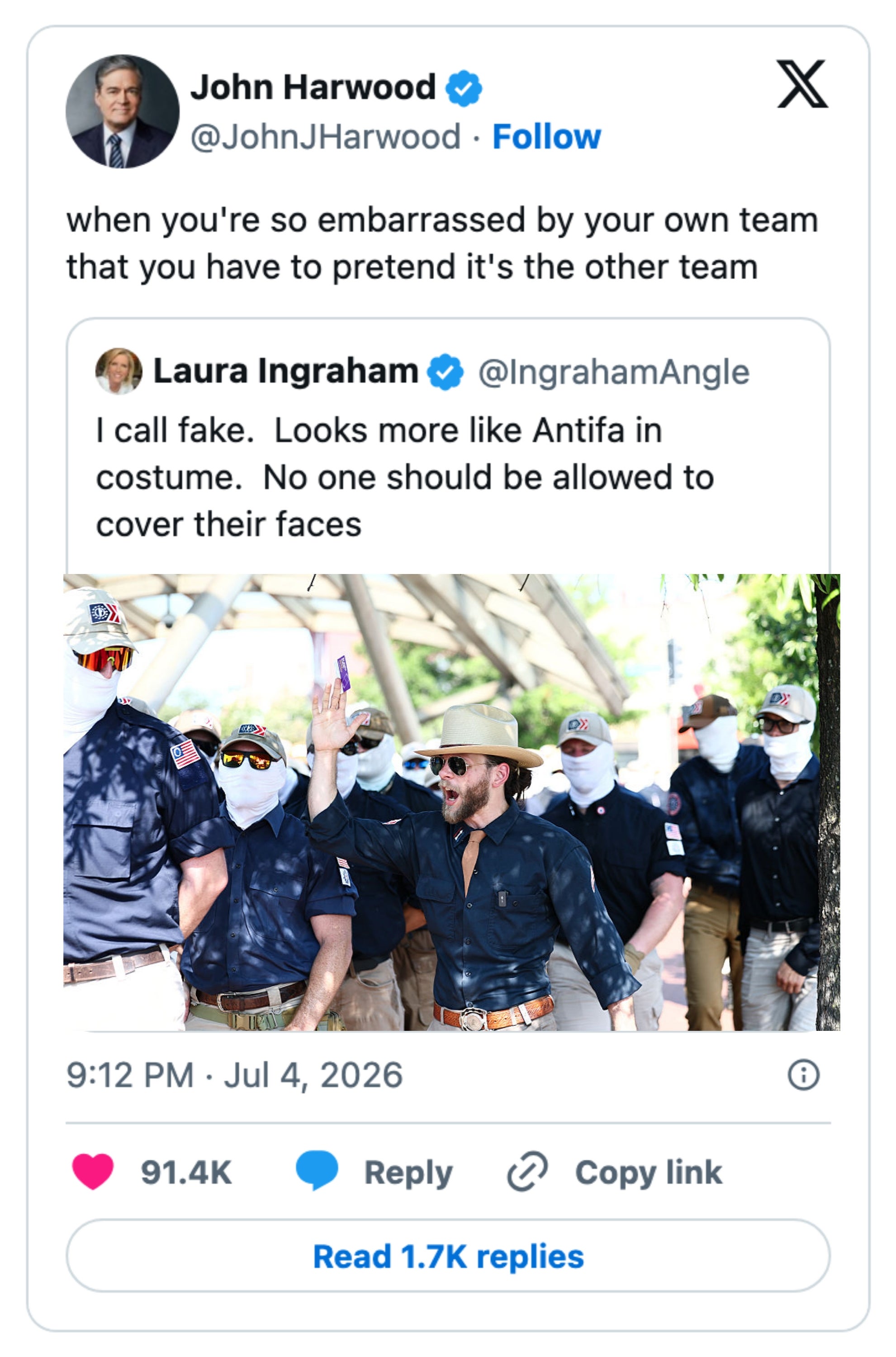 En tweet av John Harwood som refererer til Laura Ingraham's tweet som er kritisk til en gruppe som har på seg cover-ups, og antyder flauhet fra eget team