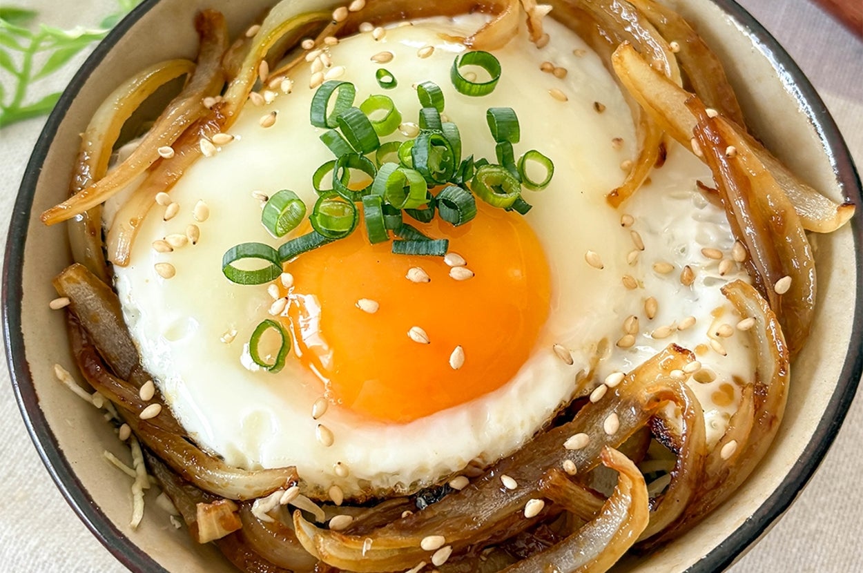 玉ねぎの生姜焼き丼。