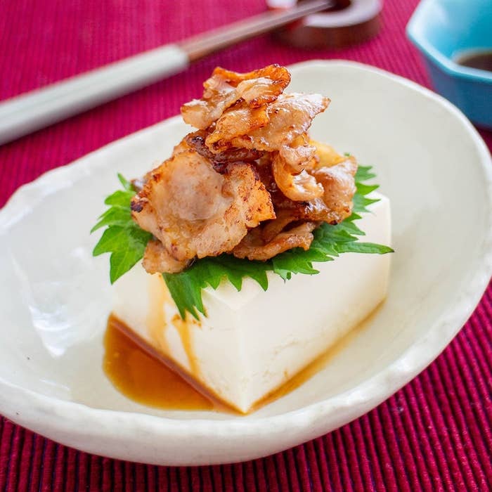 カリカリ豚のせ冷やっこ