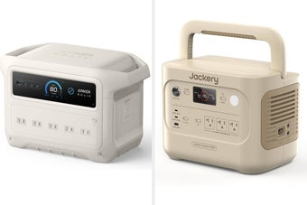 左はAnkerのポータブル電源、右はJackeryのポータブル電源