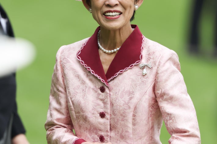 春の園遊会に臨まれる高円宮妃久子さま＝４月１７日、東京・元赤坂の赤坂御苑［代表撮影］（時事）