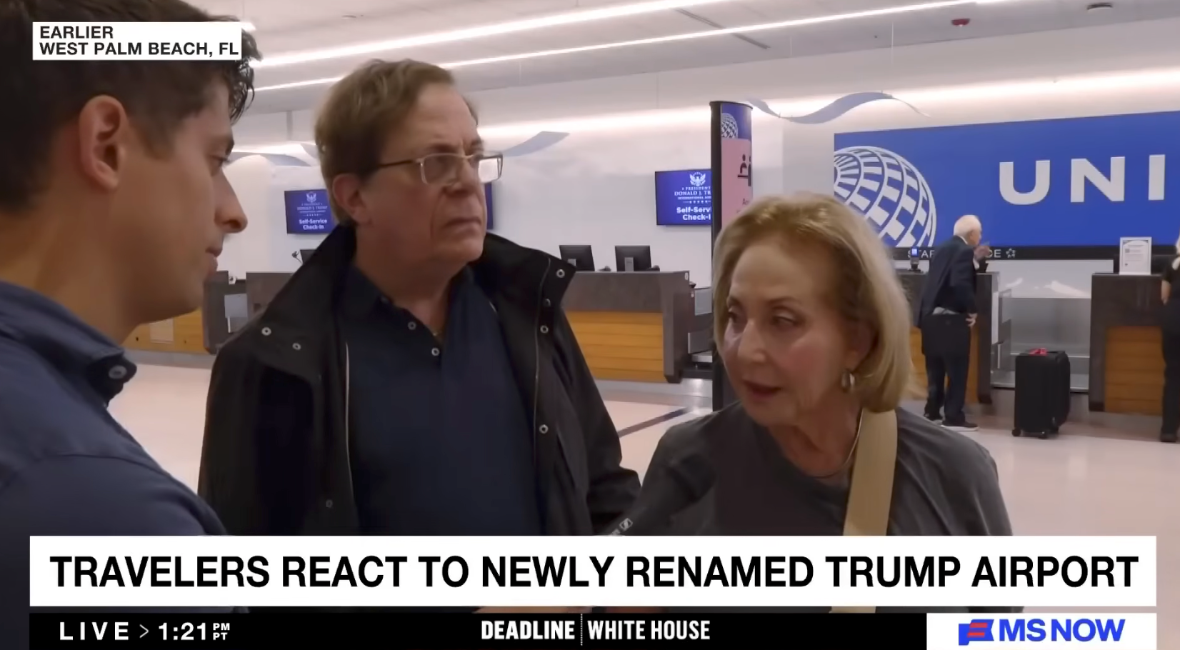 Tre reisende diskuterer reaksjonene sine på omdøpningen av en flyplass til Trump Airport, vist i en intervjusetting på West Palm Beach