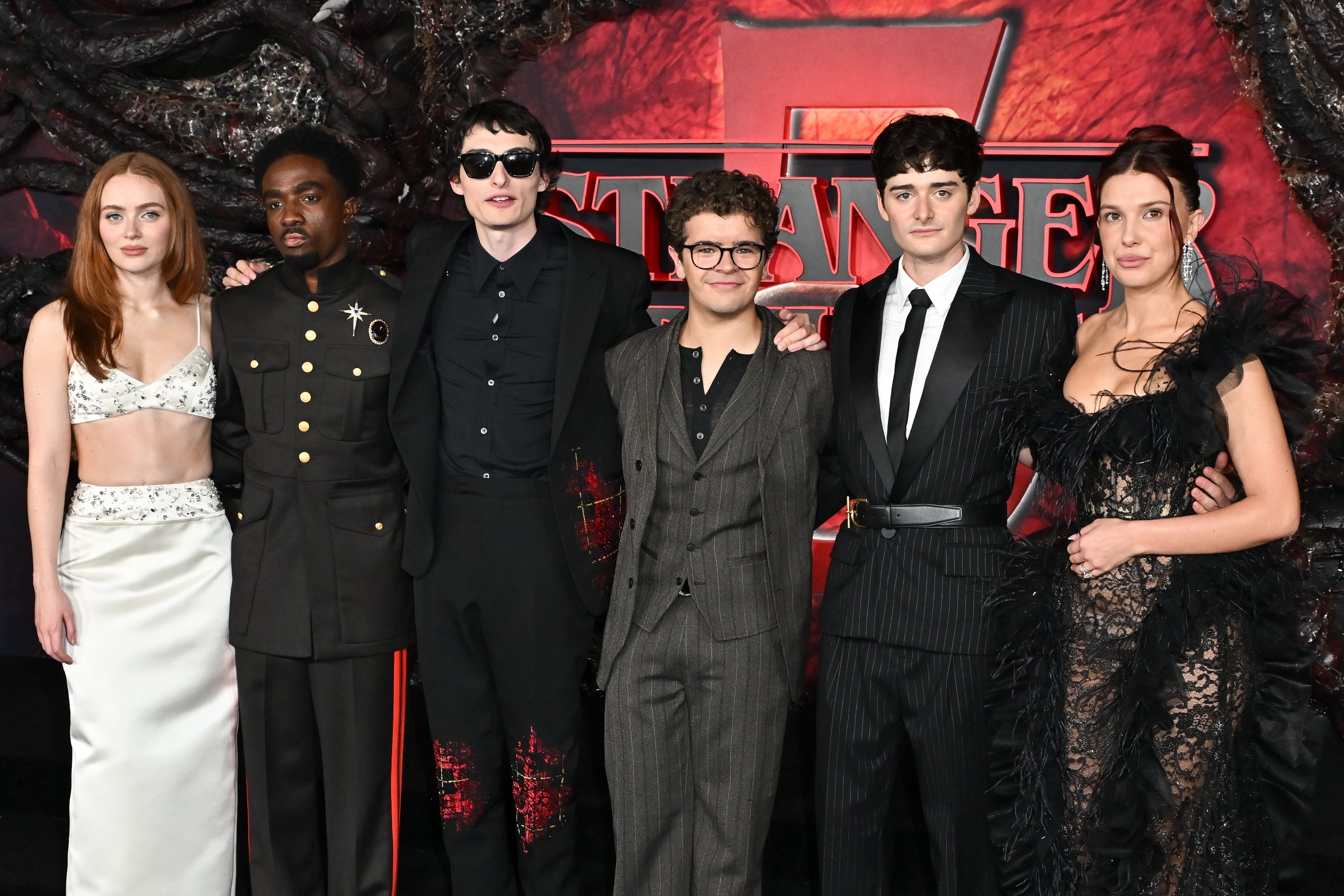 The kids of Stranger Things airs unneurotic connected the reddish carpet