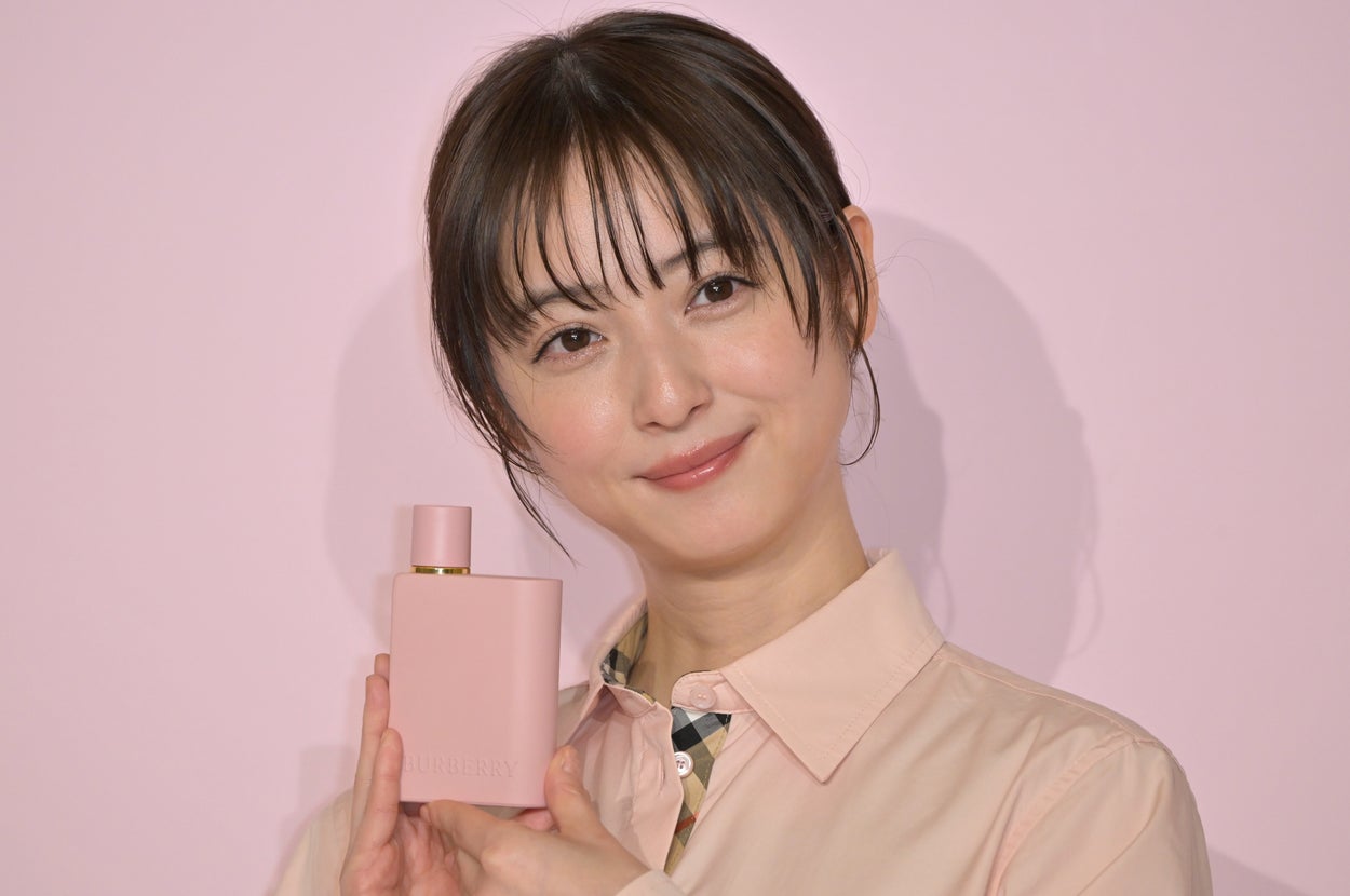 佐々木希さん（時事通信フォト）