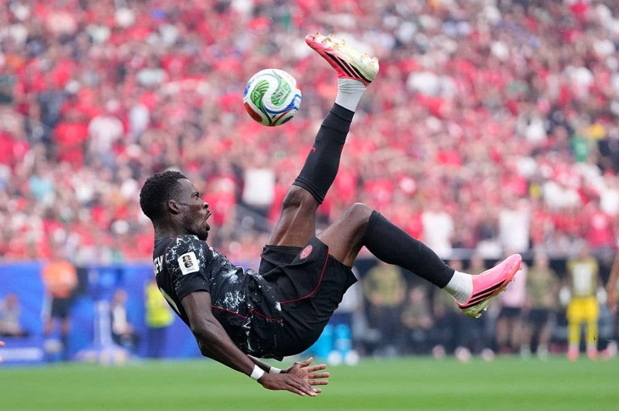 19 Pictures Of The World Cup That I Truly, Fully Do Not Understand