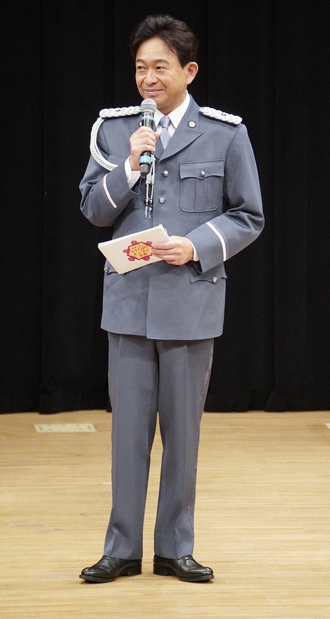 警視庁田無署のイベントで特殊詐欺防止を呼び掛ける城島茂さん（2023年10月05日撮影）時事