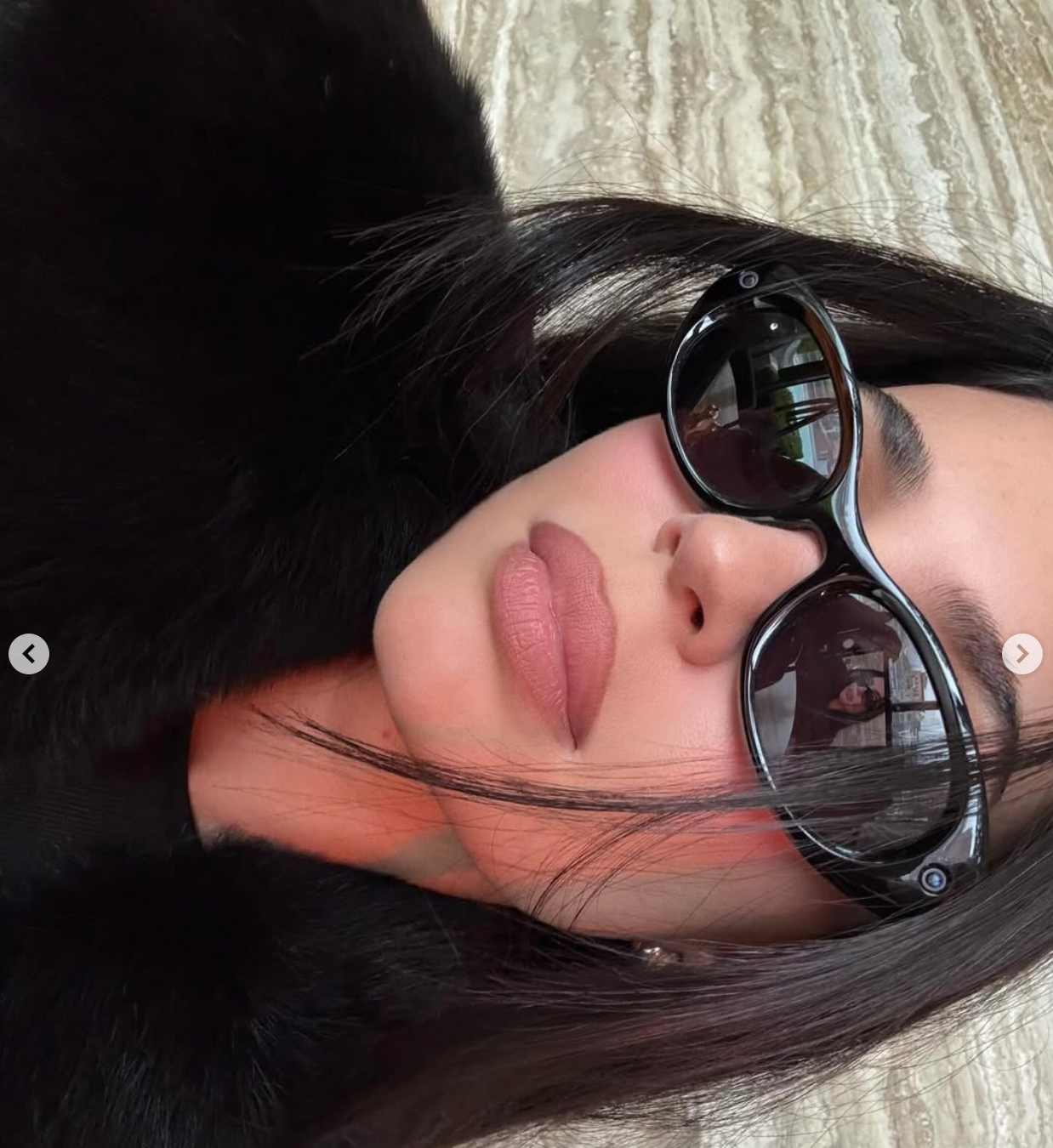 Kylie med smarte briller