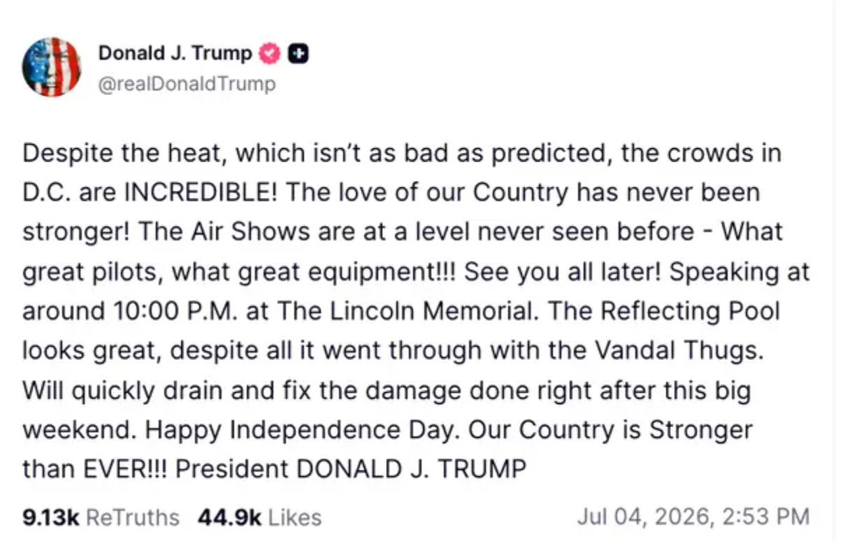 Sosiale medier-innlegg som diskuterer hendelsen 4. juli i DC; nevner flyshow, utstyr og tale ved Lincoln Memorial, og understreker sterk nasjonal ånd