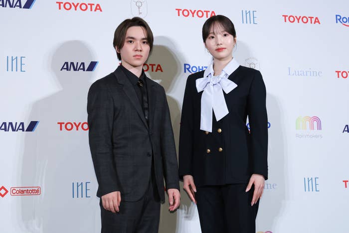 宇野昌磨さん（左）と本田真凜さん／時事