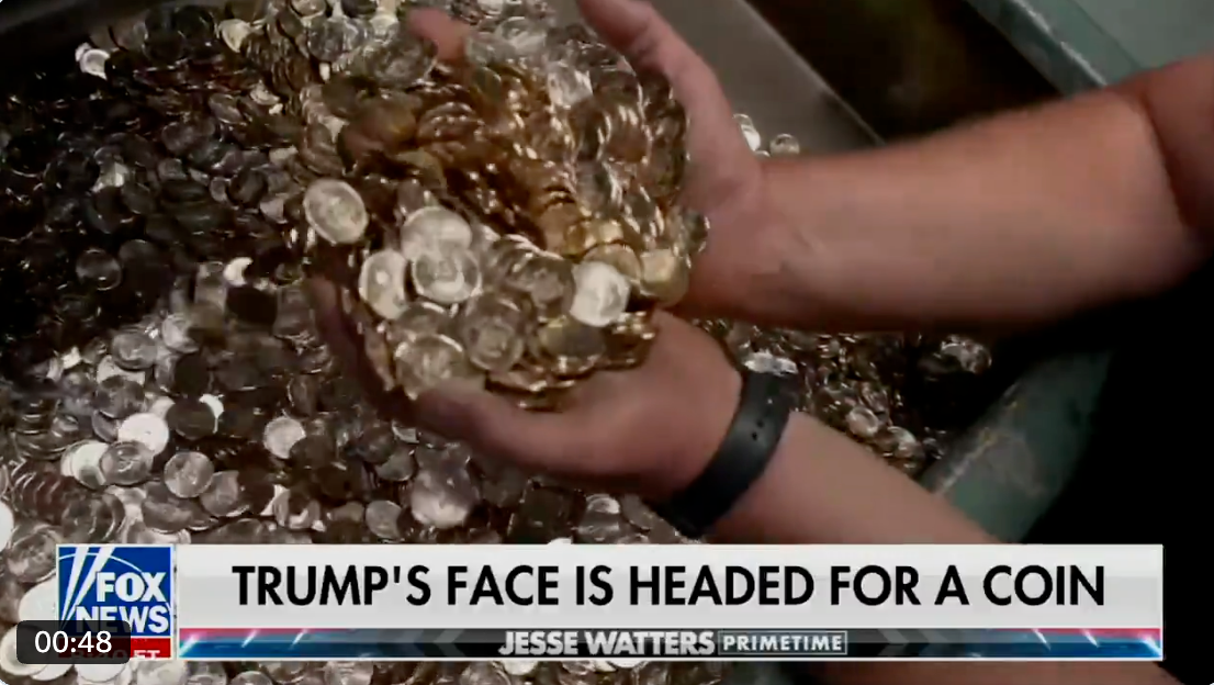 hender som holder mynter; teksten nevner Trumps ansikt som går på en mynt. Fox News-logoen er synlig