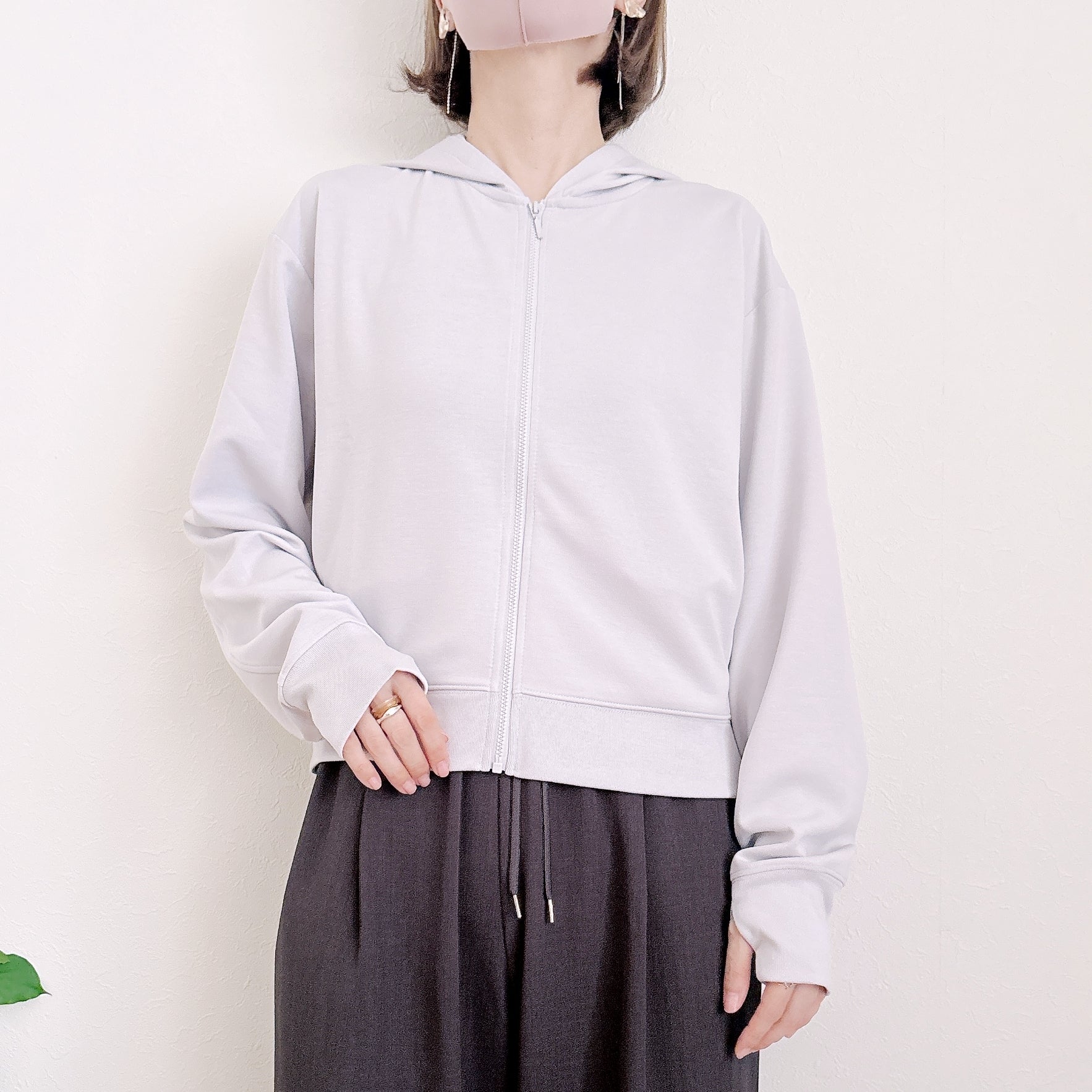 GU（ジーユー）の「UVカットフルジップパーカ」身長162cm女性でMサイズを着用。
