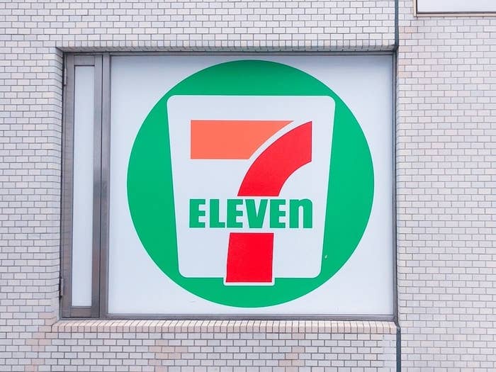 セブン-イレブンの看板写真