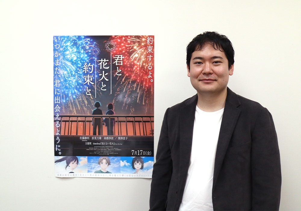インタビューに応じる鈴木慧監督（撮影 / 梅木宗典）