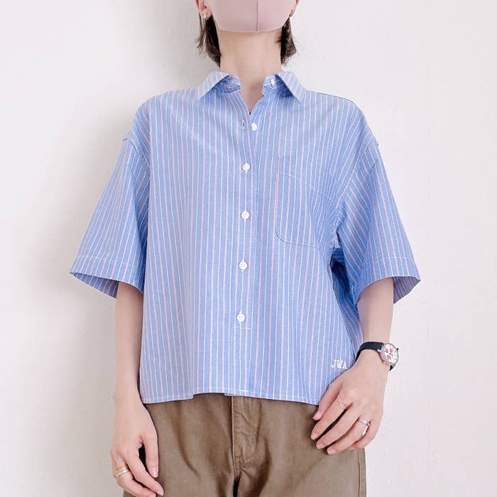 UNIQLO（ユニクロ）の「オックスフォードシャツ／ストライプ」身長162cm女性でMサイズを着用。