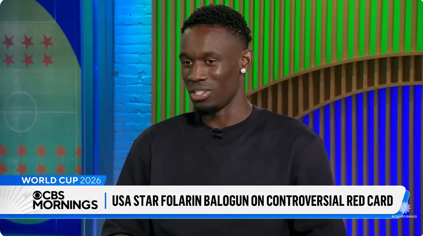 Fotballspiller på CBS Mornings diskuterer verdensmesterskapet i 2026 og en kontroversiell hendelse med rødt kort