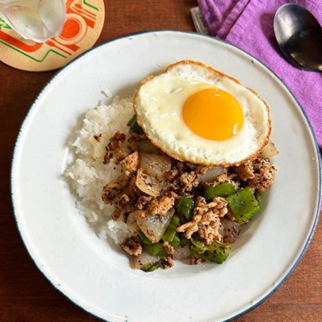 ひき肉と炒めるだけで箸が止まらん！山本ゆりさんの10分時短丼レシピ