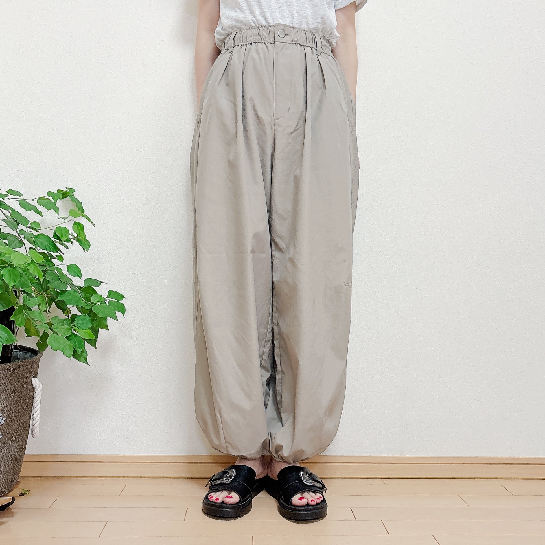 GU（ジーユー）の「バルーンパンツ」身長162cm女性でSサイズを着用。