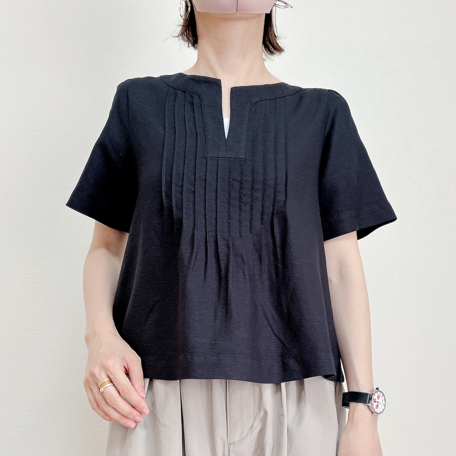 UNIQLO（ユニクロ）の「リネンブレンドキーネックブラウス」身長162cm女性でSサイズを着用。