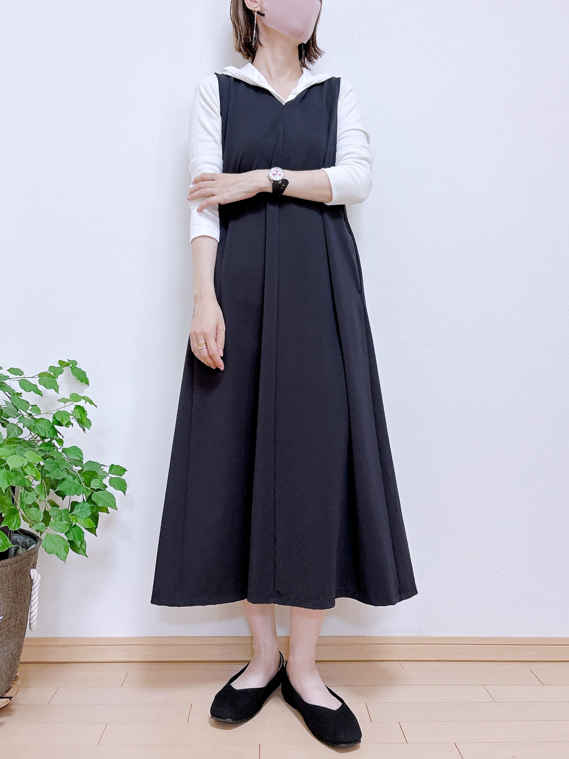 UNIQLO（ユニクロ）の「フーデッドリブT」身長162cm女性でMサイズを着用。ワンピースやパンプスを合わせたコーディネート。