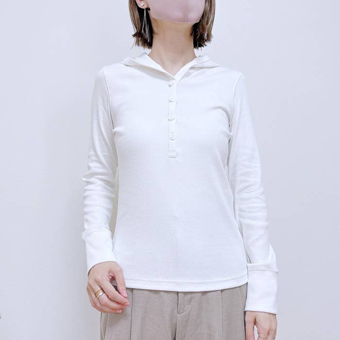 UNIQLO（ユニクロ）の「フーデッドリブT」身長162cm女性でMサイズを着用。