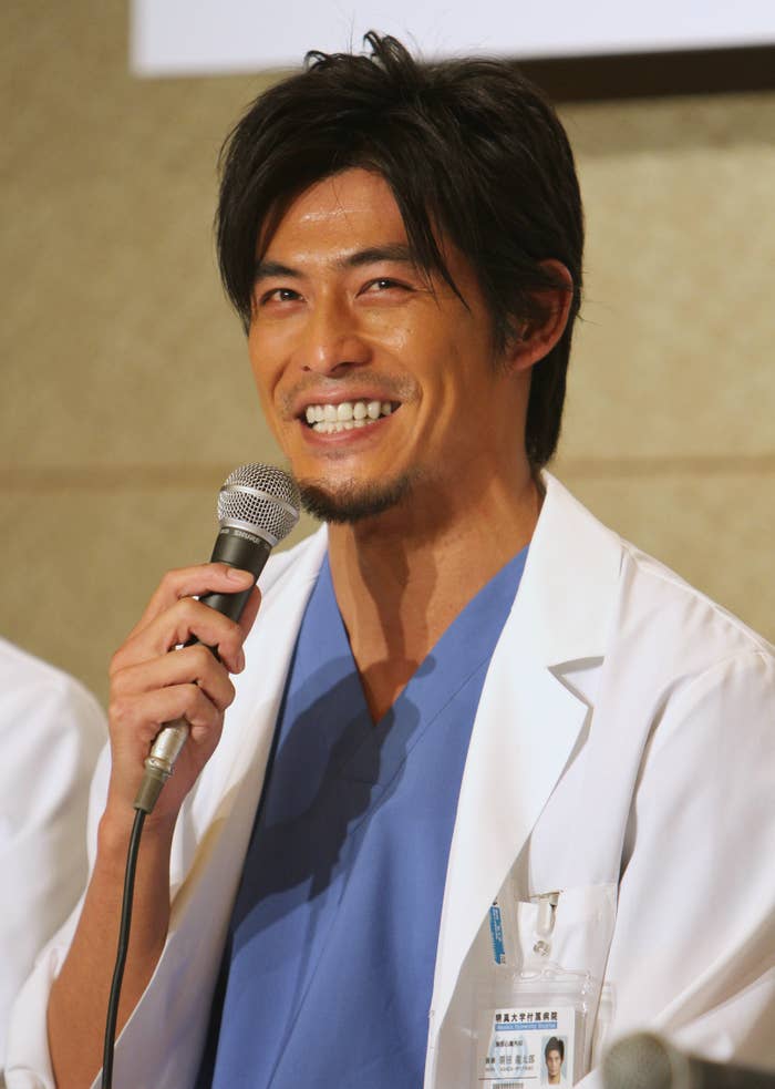 坂口憲二さん（時事）