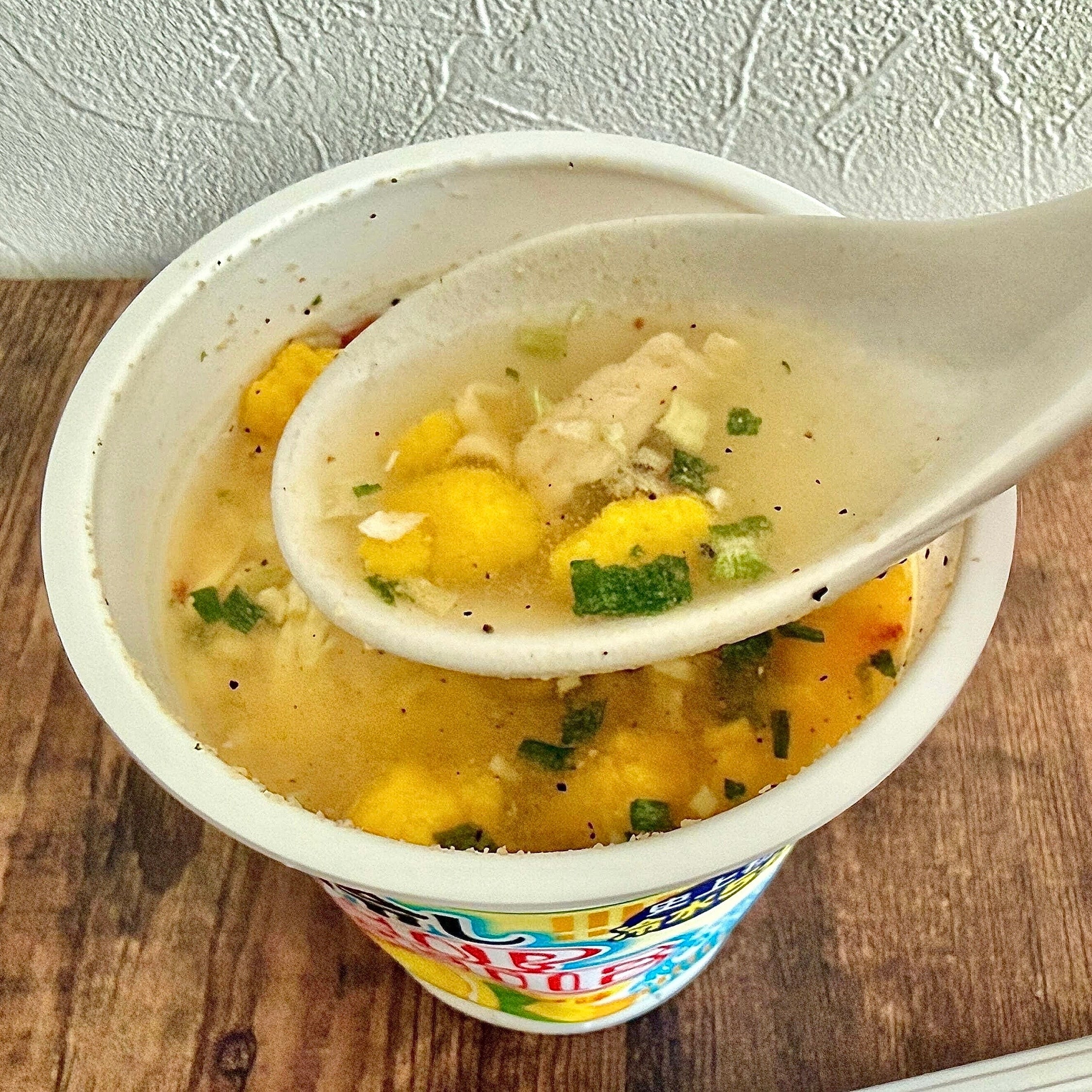 日清 冷しカップヌードル 鶏塩レモン味 SNS話題の冷水カップヌードルを実食レビュー