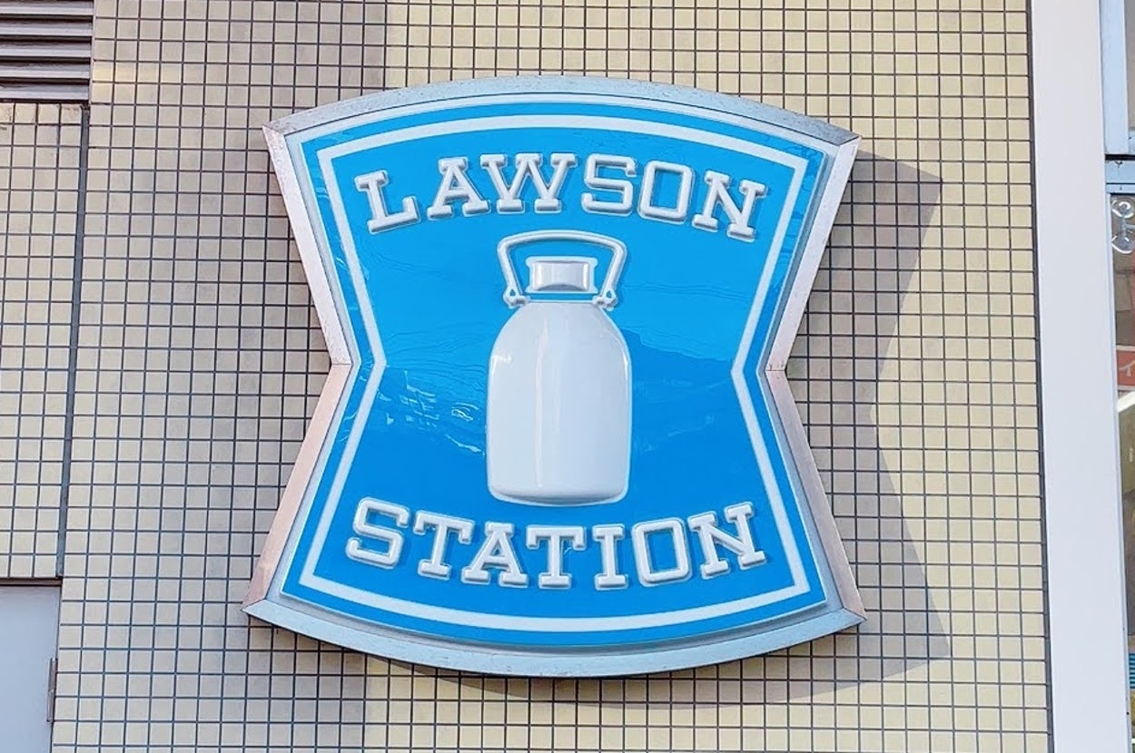 「LAWSON STATION」の看板