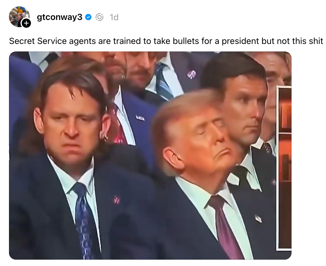 Politikere satt på et arrangement, en med lukkede øyne. Bildetekst refererer til Secret Service-opplæring