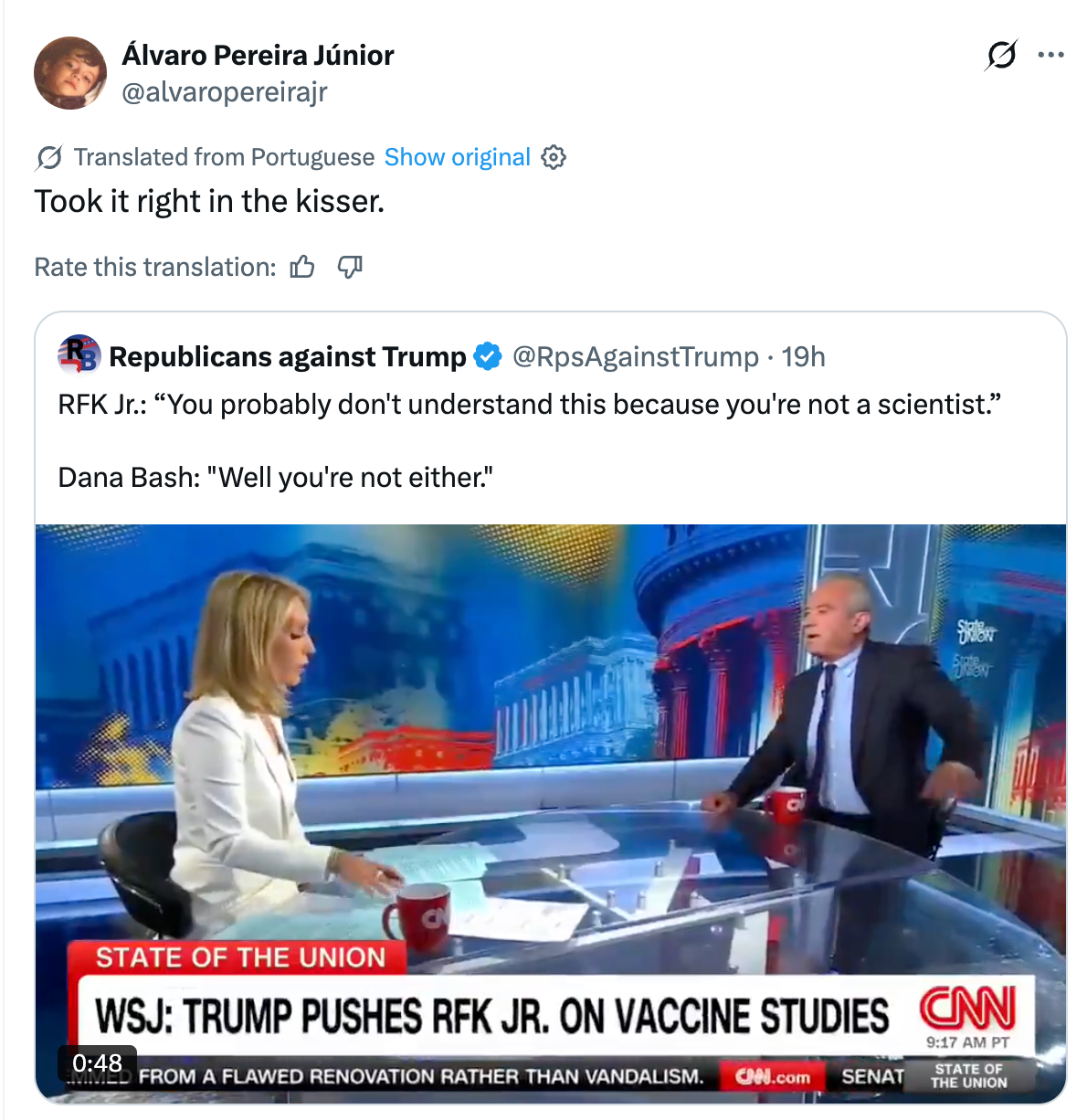 Skjermbilde av en tweet som fleiper om et CNN-intervju der noen blir fortalt at de ikke er en vitenskapsmann. Inkluderer kommentarer om å bli slått i ansiktet